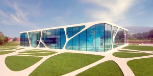 leonardo_glass_cube_-_corporate_architecture.jpg